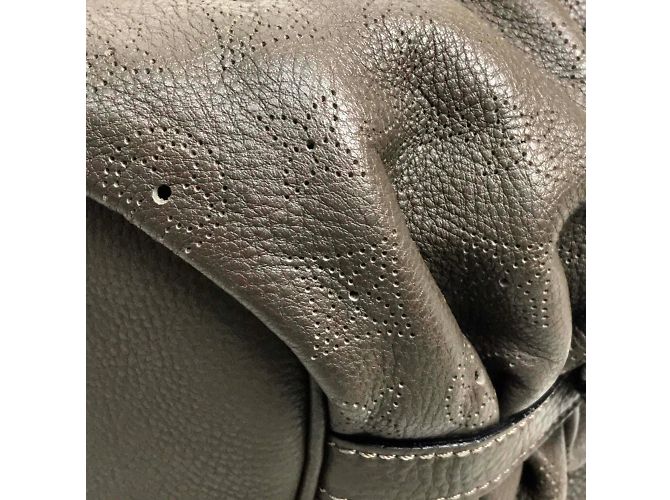 Borsa a spalla Monogram Mahina M95768 di Louis Vuitton Marrone - vista 6