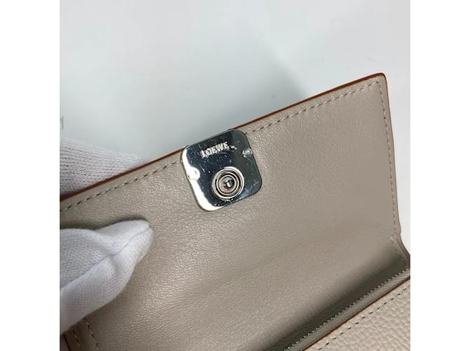 Billetera compacta trifold Loewe Beige - vista 10