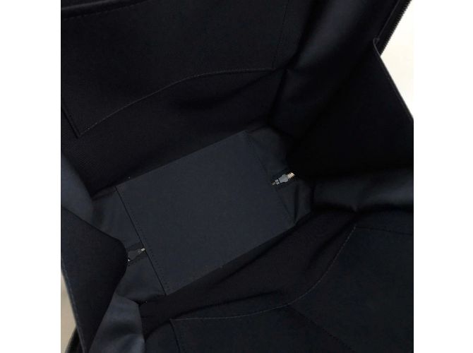 Zaino Louis Vuitton Taiga Rainbow Nero - vista 4