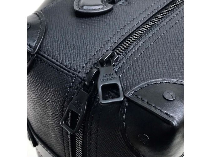 Zaino Louis Vuitton Taiga Rainbow Nero - vista 8