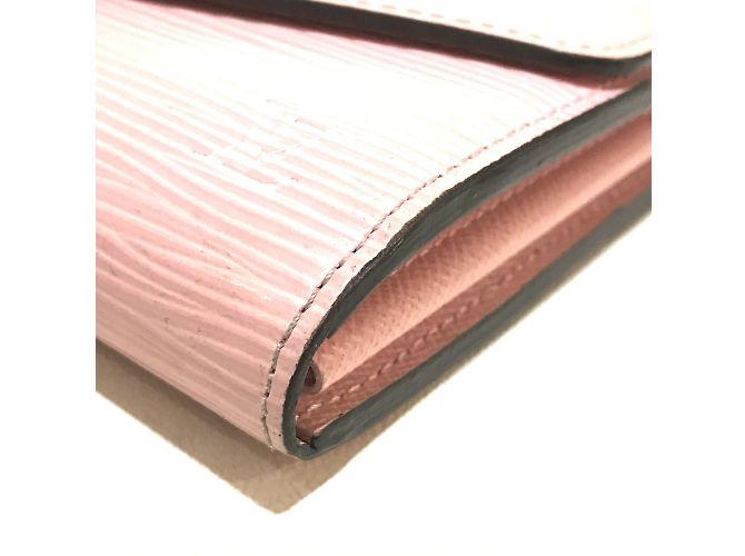 Cartera plegada Epi Louis Vuitton en Rosa Nacre Pink - vista 4