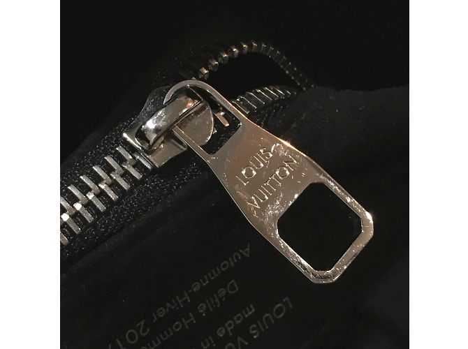 Zaino Epi Supreme M53413 di Louis Vuitton Nero - vista 7