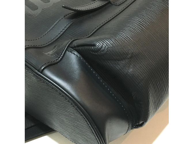 Zaino Epi Supreme M53413 di Louis Vuitton Nero - vista 9