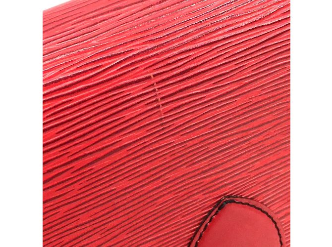 Bolso de Hombro Epi Louis Vuitton Roja - vista 6