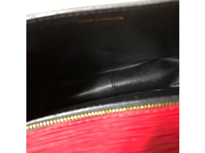 Bolso de Hombro Epi Louis Vuitton Roja - vista 8