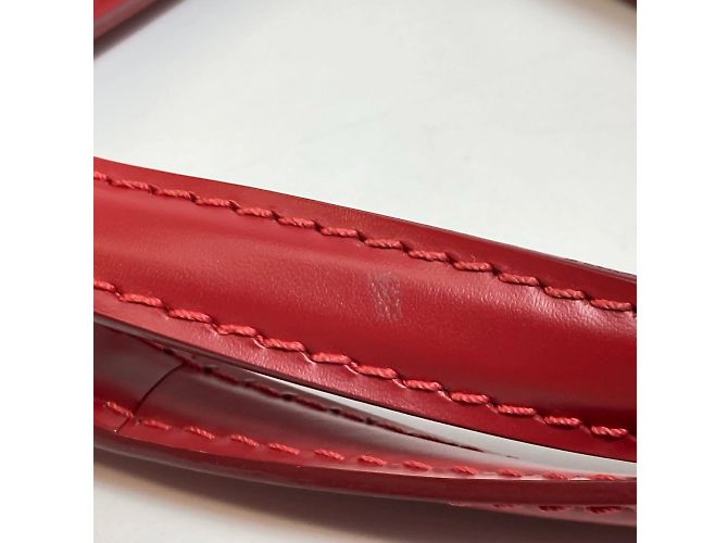 Borsa Epi M4030E di Louis Vuitton Rosso - vista 11