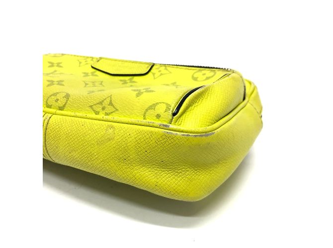Borsa a tracolla Taigalama M30239 di Louis Vuitton Giallo - vista 10