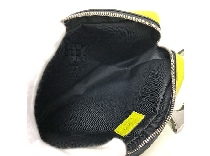 Borsa a tracolla Taigalama M30239 di Louis Vuitton Giallo - vista 16