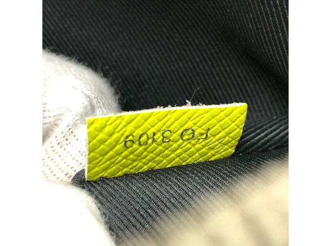 Borsa a tracolla Taigalama M30239 di Louis Vuitton Giallo - vista 17