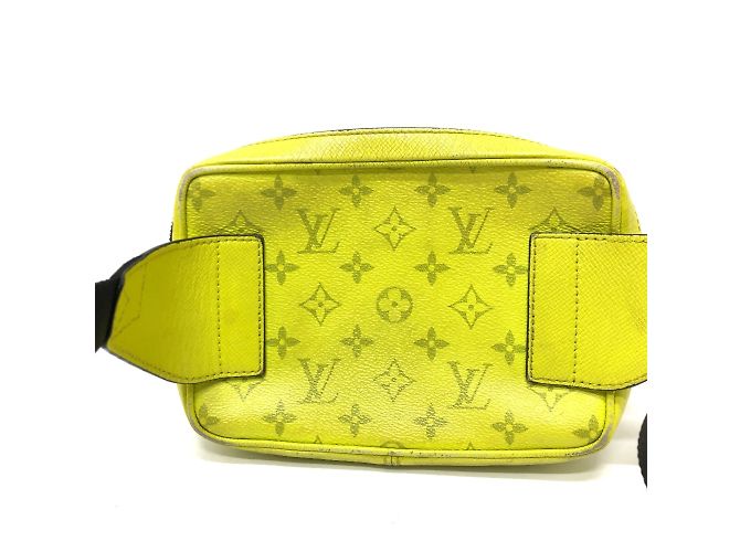 Borsa a tracolla Taigalama M30239 di Louis Vuitton Giallo - vista 2
