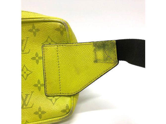 Borsa a tracolla Taigalama M30239 di Louis Vuitton Giallo - vista 6