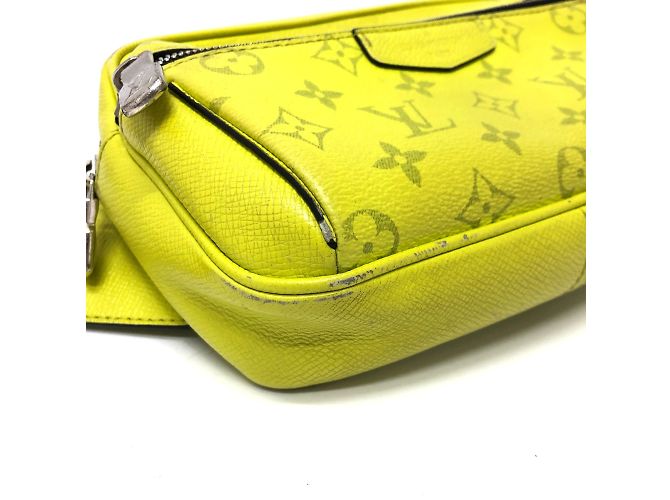 Borsa a tracolla Taigalama M30239 di Louis Vuitton Giallo - vista 8