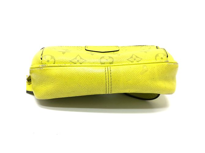 Borsa a tracolla Taigalama M30239 di Louis Vuitton Giallo - vista 9