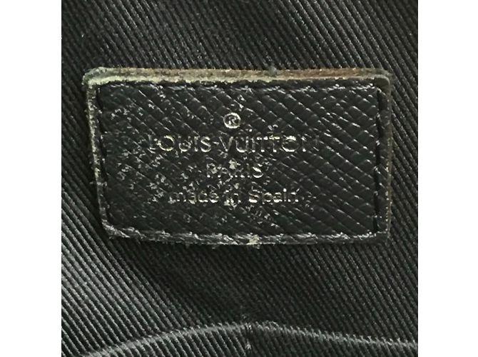 Borsa a Spalla Louis Vuitton Taiga Blu navy - vista 10