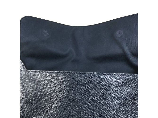 Borsa a Spalla Louis Vuitton Taiga Blu navy - vista 12