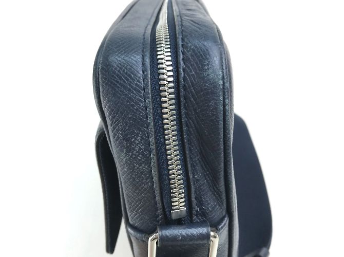 Borsa a Spalla Louis Vuitton Taiga Blu navy - vista 6