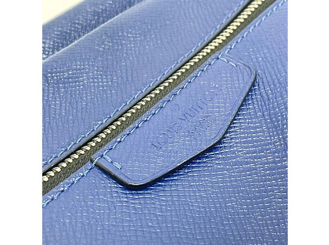 Borsa a spalla Taiga M33437 di Louis Vuitton Blu - vista 7