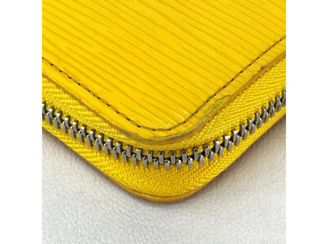 Epi Zip Around Langbörse von Louis Vuitton Gelb - Ansicht 4