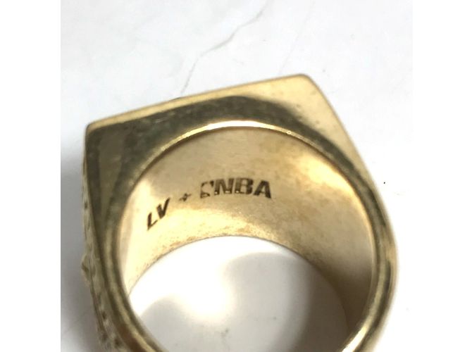 Anello di accessori Louis Vuitton MP2864 LV x NBA Porpora - vista 5