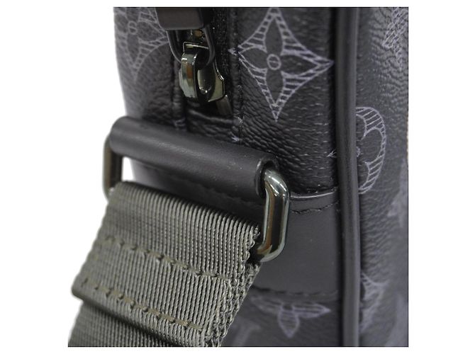 Borsa a Spalla Louis Vuitton Monogram Eclipse Vivienne M43677 Danube PM Nero - vista 10