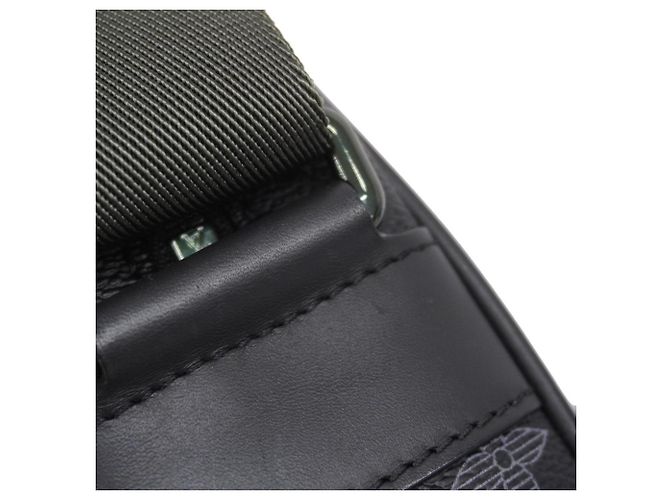 Borsa a Spalla Louis Vuitton Monogram Eclipse Vivienne M43677 Danube PM Nero - vista 8