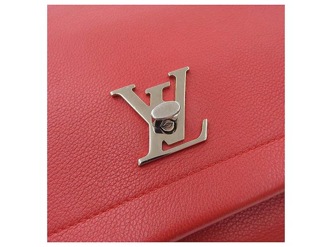 Borsa Louis Vuitton Lockme 2 in pelle di vitello rosso rubino M50363 - vista 6