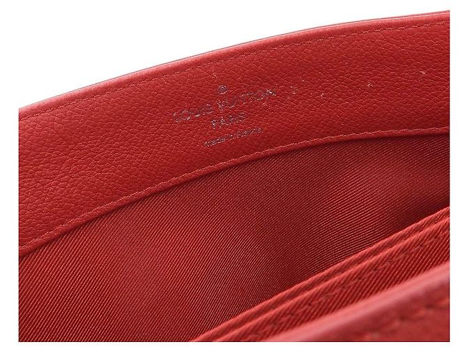 Borsa Louis Vuitton Lockme 2 in pelle di vitello rosso rubino M50363 - vista 8
