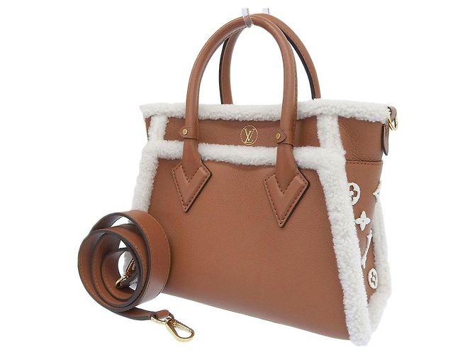 Borsa in pelle e shearling Louis Vuitton On My Side PM M58918 Marrone - vista 2