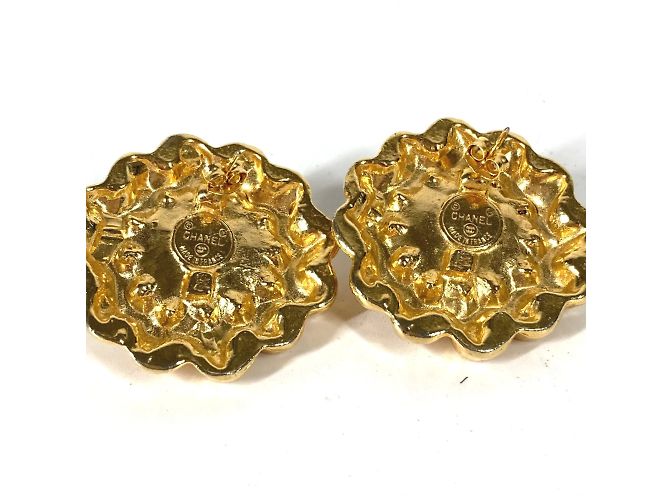 Timeless Vintage Gold Ohrstecker von Chanel Golden - Ansicht 4
