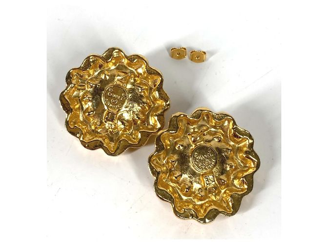 Timeless Vintage Gold Ohrstecker von Chanel Golden - Ansicht 5
