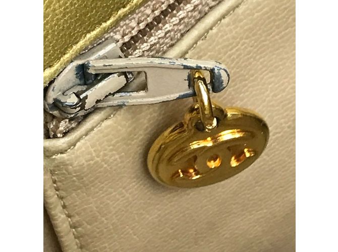 Borsa Chanel Coco Ball in pelle oro D'oro - vista 10