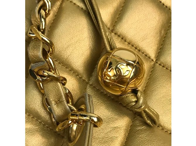 Borsa Chanel Coco Ball in pelle oro D'oro - vista 5