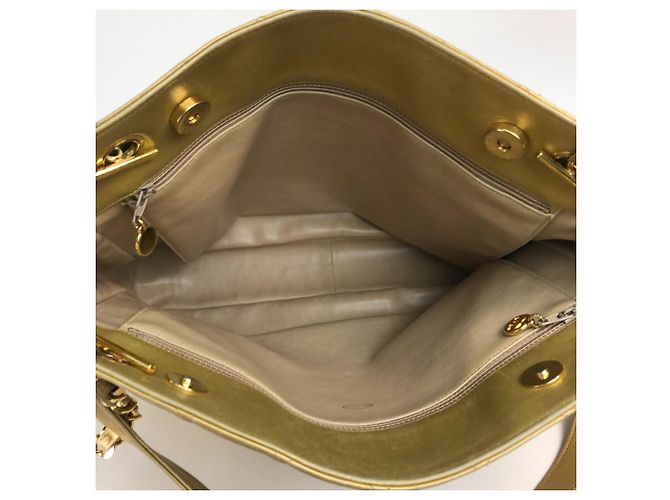 Borsa Chanel Coco Ball in pelle oro D'oro - vista 8