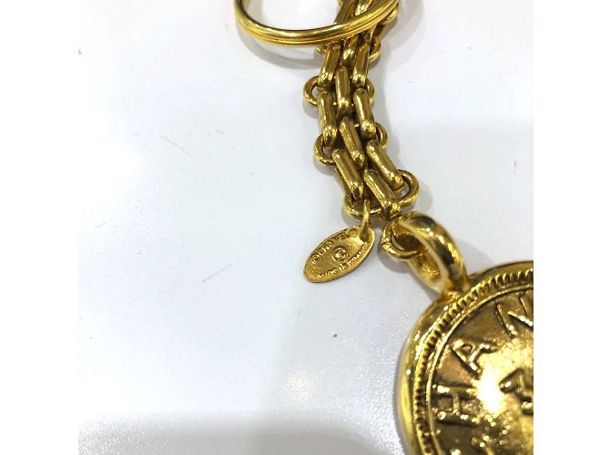 Portachiavi charm vintage Chanel 31 D'oro - vista 12
