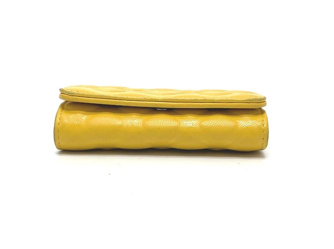 Llaveiro de cuero amarillo Chanel - vista 3