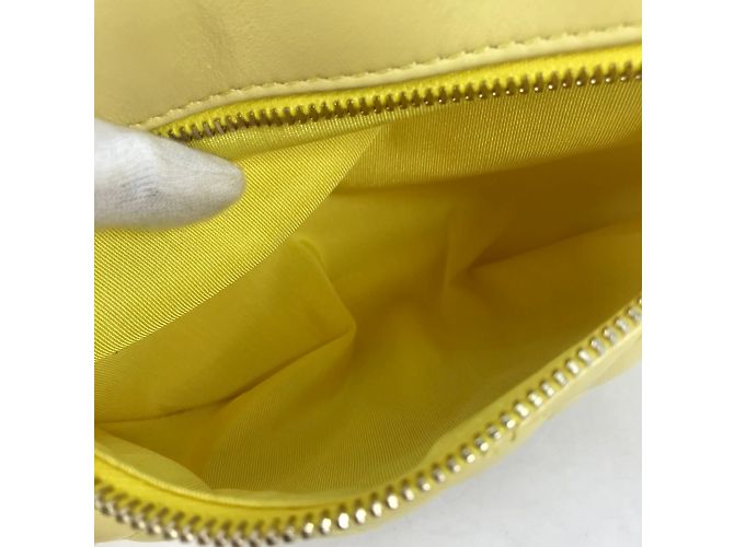 Borsa a cintura con catena Chanel A57832 Giallo - vista 13