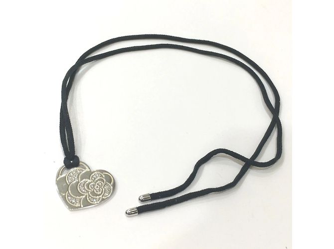 Collana Choker Camelia di Chanel Argento - vista 2