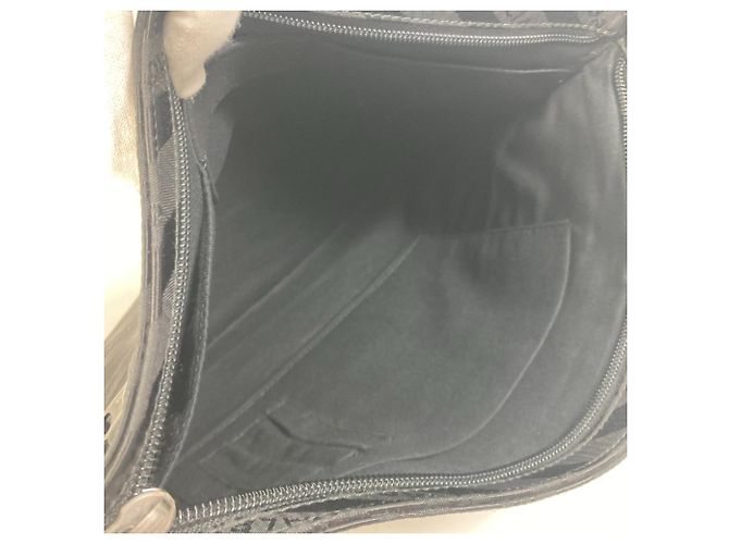 Schwarze Stoff-Clutch von Balenciaga - Ansicht 10