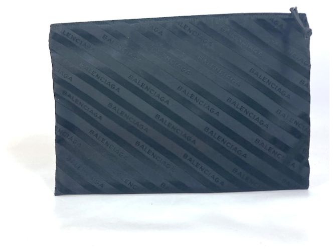 Schwarze Stoff-Clutch von Balenciaga - Ansicht 2