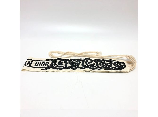 Gürtel aus weißem Stoff mit gesticktem Christian Dior-Logo - Ansicht 3