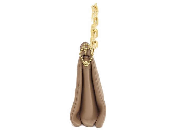 Borsa tote Louis Vuitton M21276 Coussin MM Taupe - vista 3