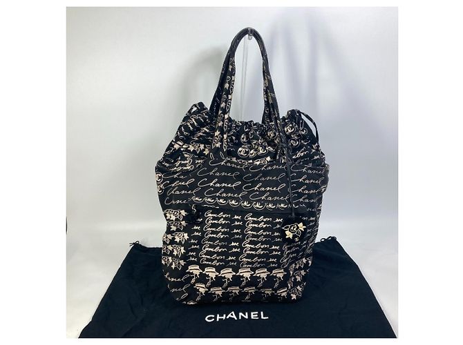 Schwarze Stoff-Tote von Chanel - Ansicht 17