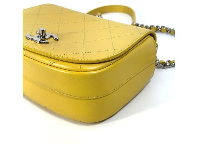 Borsa a spalla in pelle gialla Chanel Giallo - vista 4