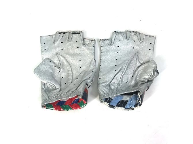 Guanti caldi argento e rosso Chanel 16S - vista 2