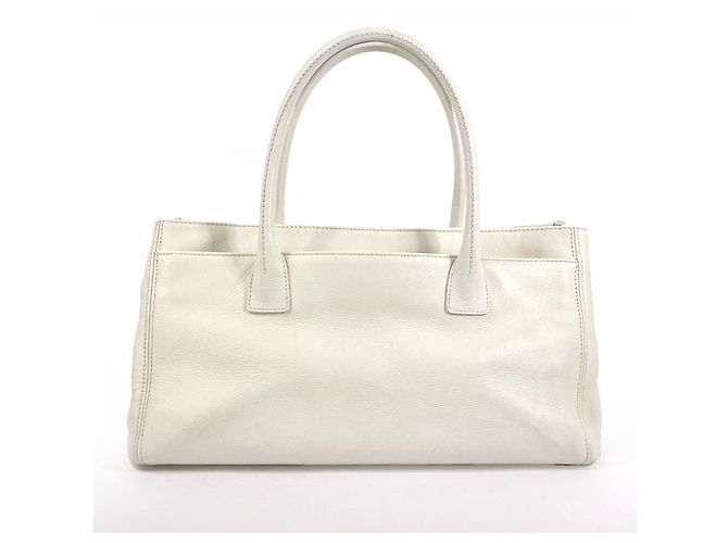 Executive Bolsa executiva Chanel em couro caviar branco - vista 3