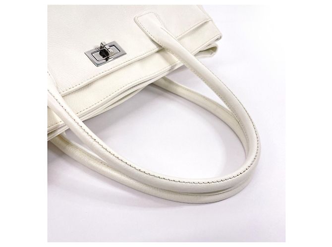 Executive Bolsa executiva Chanel em couro caviar branco - vista 6