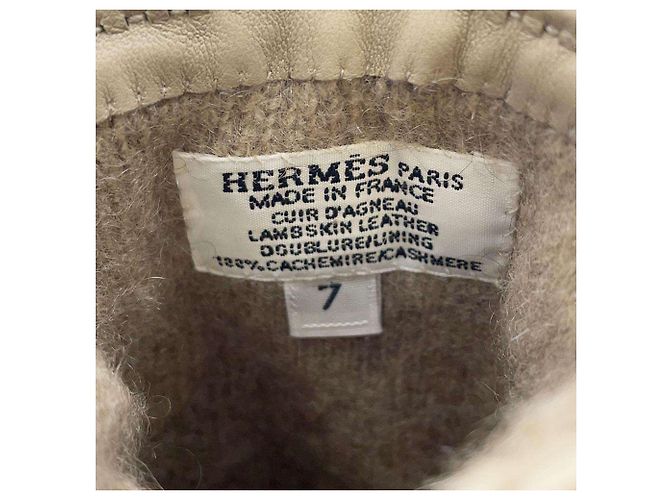 Hermès Lederhandschuhe mit Kettenanhänger Hermes Kelly Braun - Ansicht 10
