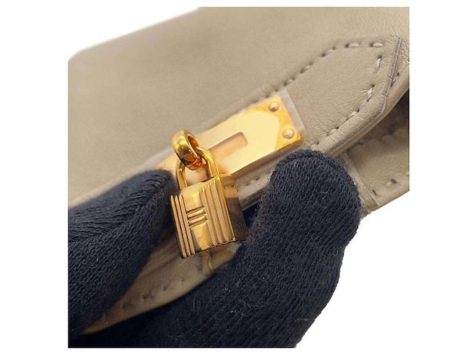 Hermès Lederhandschuhe mit Kettenanhänger Hermes Kelly Braun - Ansicht 9
