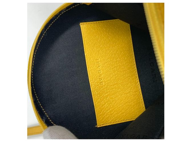 Bulgari Bvlgari Schultertasche aus gelbem Leder - Ansicht 9