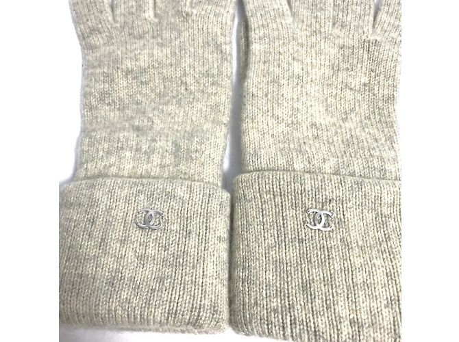 Beige warme Handschuhe von Chanel - Ansicht 2